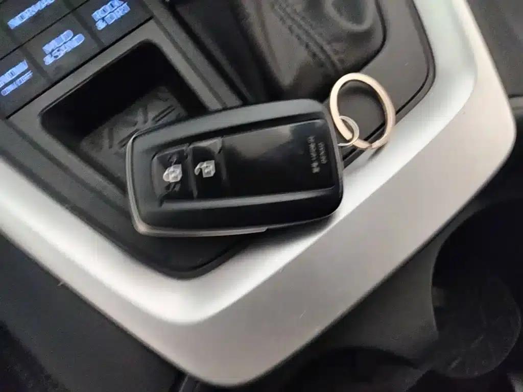 2022 Toyota RAV4 2.0L CVT 4WD Luxury Edition — миниатюра 15