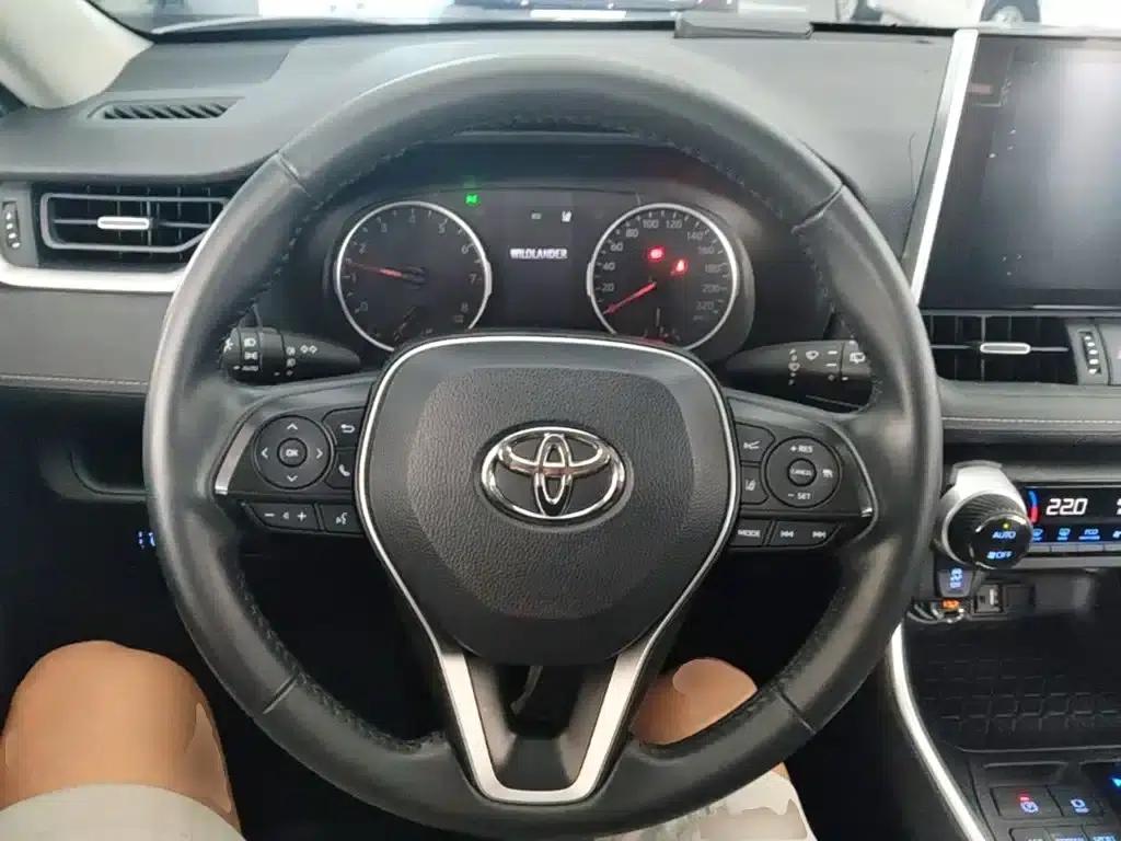 2022 Toyota RAV4 2.0L CVT 4WD Luxury Edition — миниатюра 17