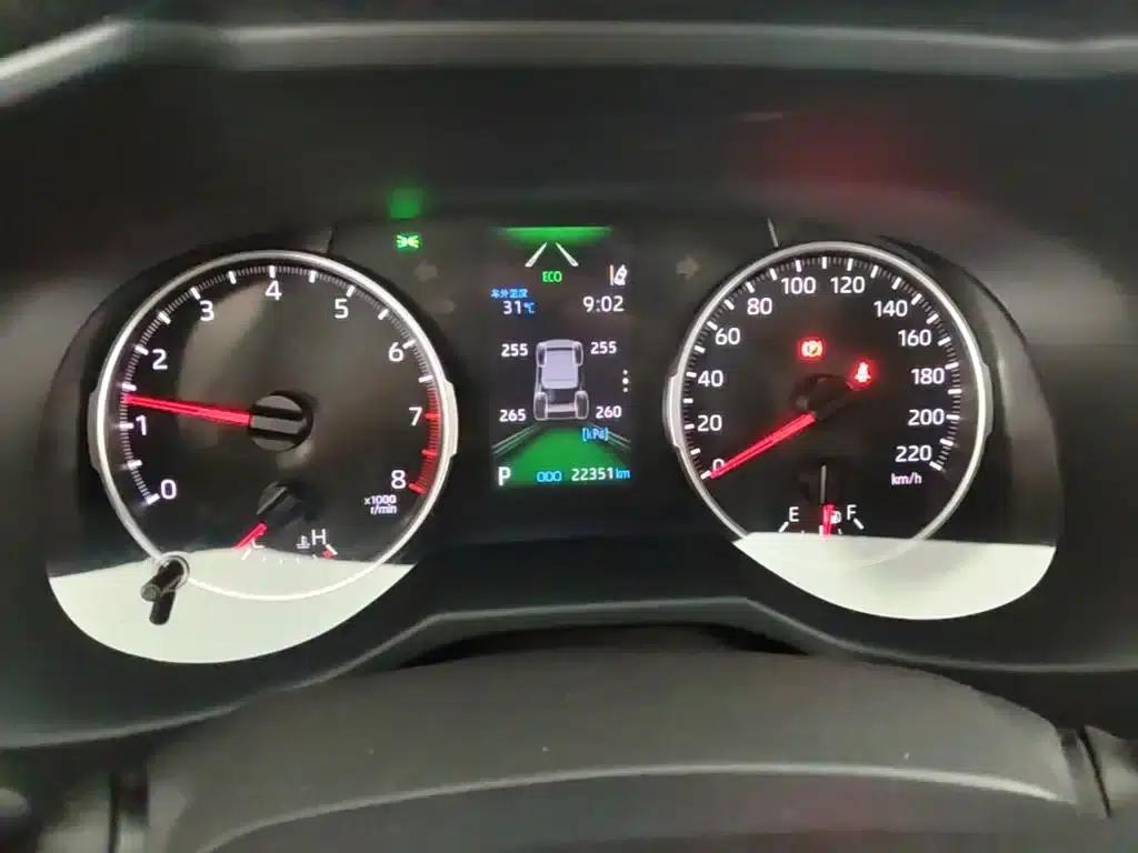 2022 Toyota RAV4 2.0L CVT 4WD Luxury Edition — миниатюра 18