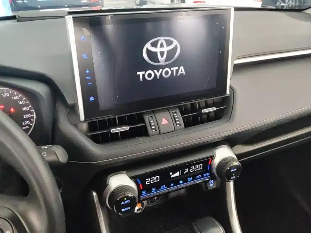 2022 Toyota RAV4 2.0L CVT 4WD Luxury Edition — миниатюра 20