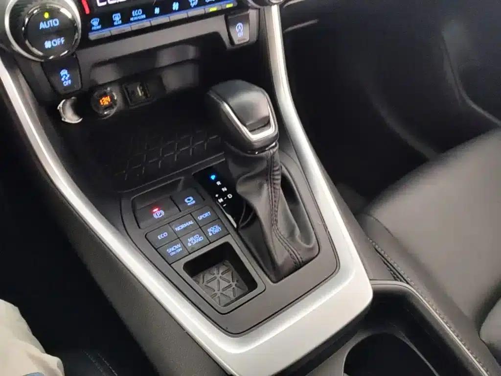 2022 Toyota RAV4 2.0L CVT 4WD Luxury Edition — миниатюра 21
