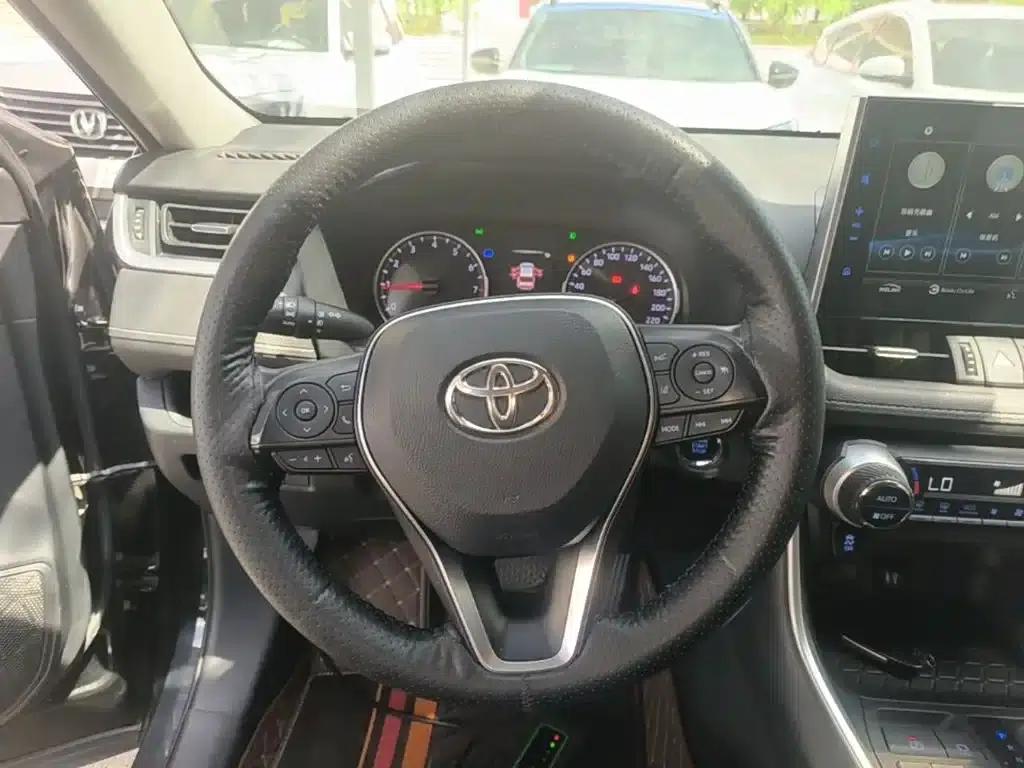 2021 Toyota RAV4 2.0L CVT 2WD Luxury Edition — миниатюра 11