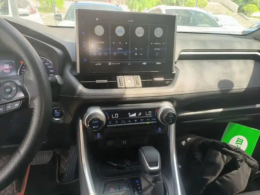 2021 Toyota RAV4 2.0L CVT 2WD Luxury Edition — миниатюра 13