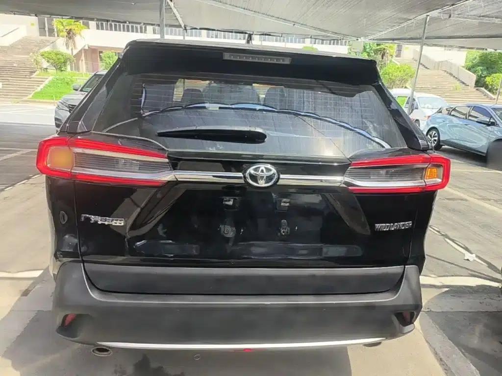 2021 Toyota RAV4 2.0L CVT 2WD Luxury Edition — миниатюра 6