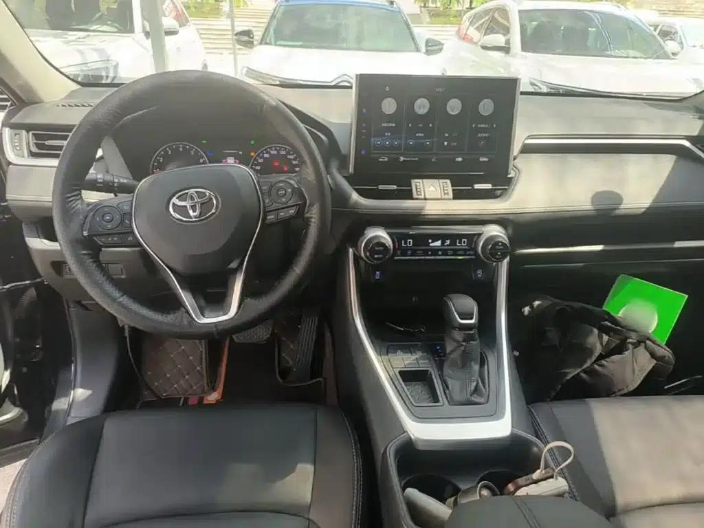 2021 Toyota RAV4 2.0L CVT 2WD Luxury Edition — миниатюра 10