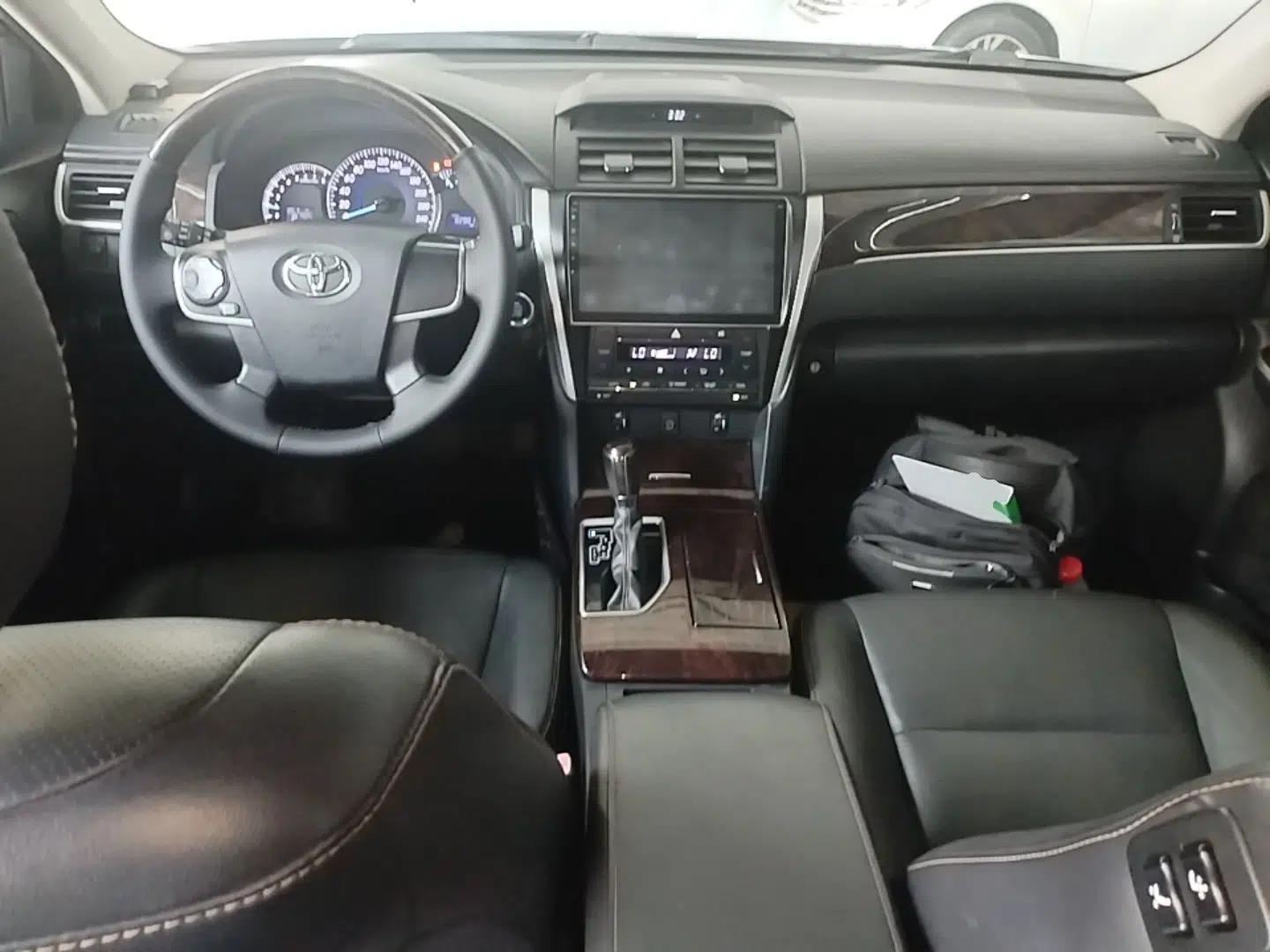 Toyota Camry 2016 2.0G 10th Anniversary Leading Edition — миниатюра 12