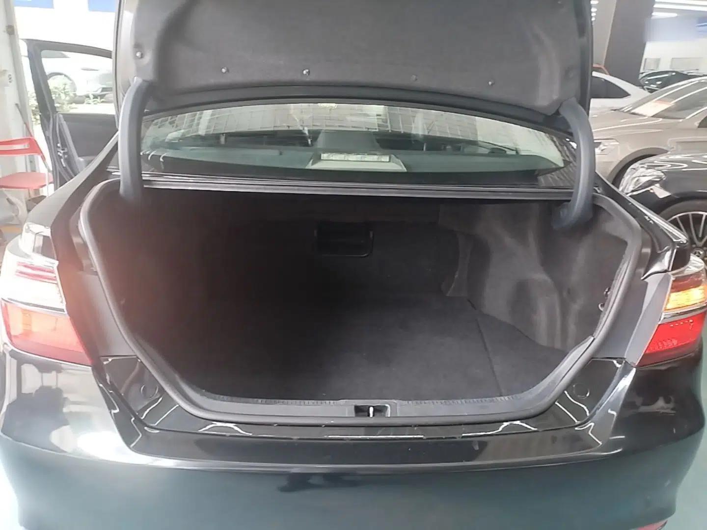 Toyota Camry 2016 2.0G 10th Anniversary Leading Edition — миниатюра 22