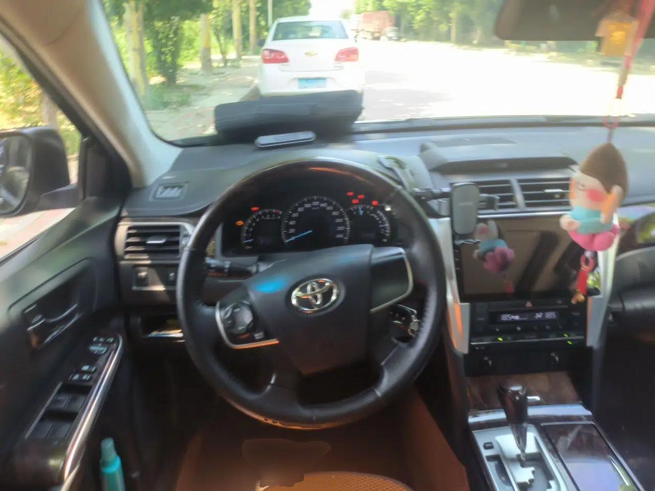 Toyota Camry 2015 2.0G Premier Edition — миниатюра 10