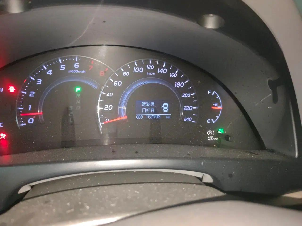 Toyota Camry 2010 200G Classic Edition — миниатюра 12