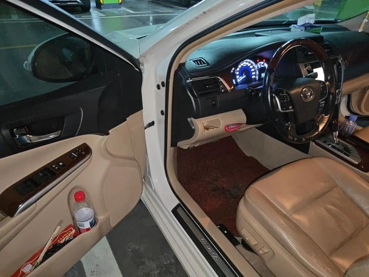 Toyota Camry 2012 2.5G Luxury Navigation Edition — миниатюра 16