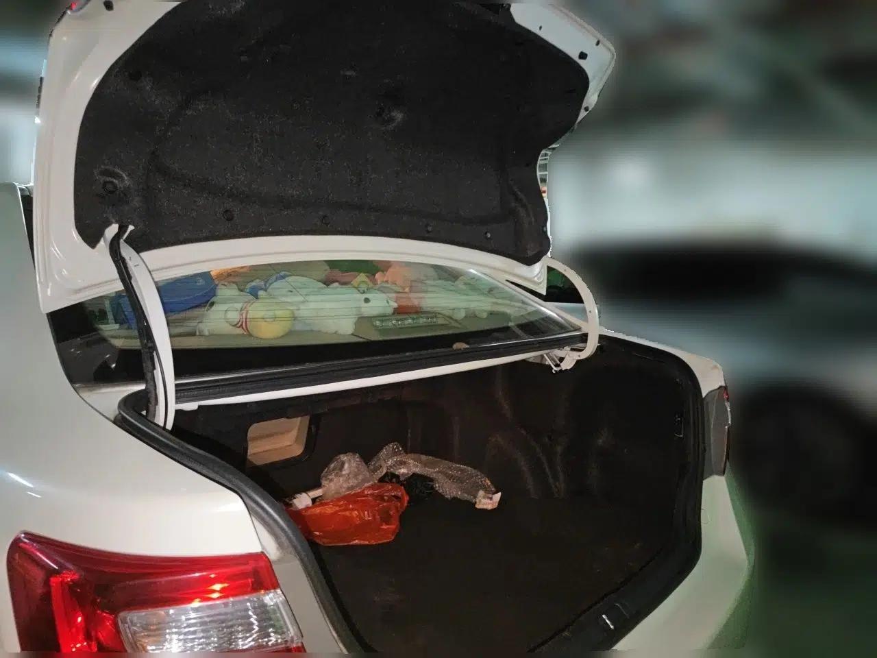 Toyota Camry 2012 2.5G Luxury Navigation Edition — миниатюра 19