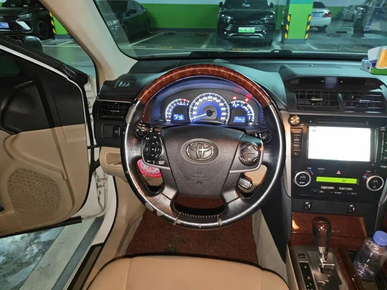 Toyota Camry 2012 2.5G Luxury Navigation Edition — миниатюра 10