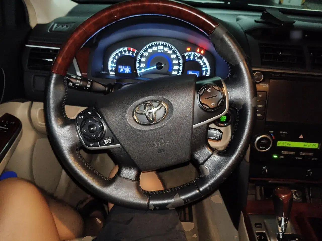 Toyota Camry 2012 2.5G Luxury Edition — миниатюра 10