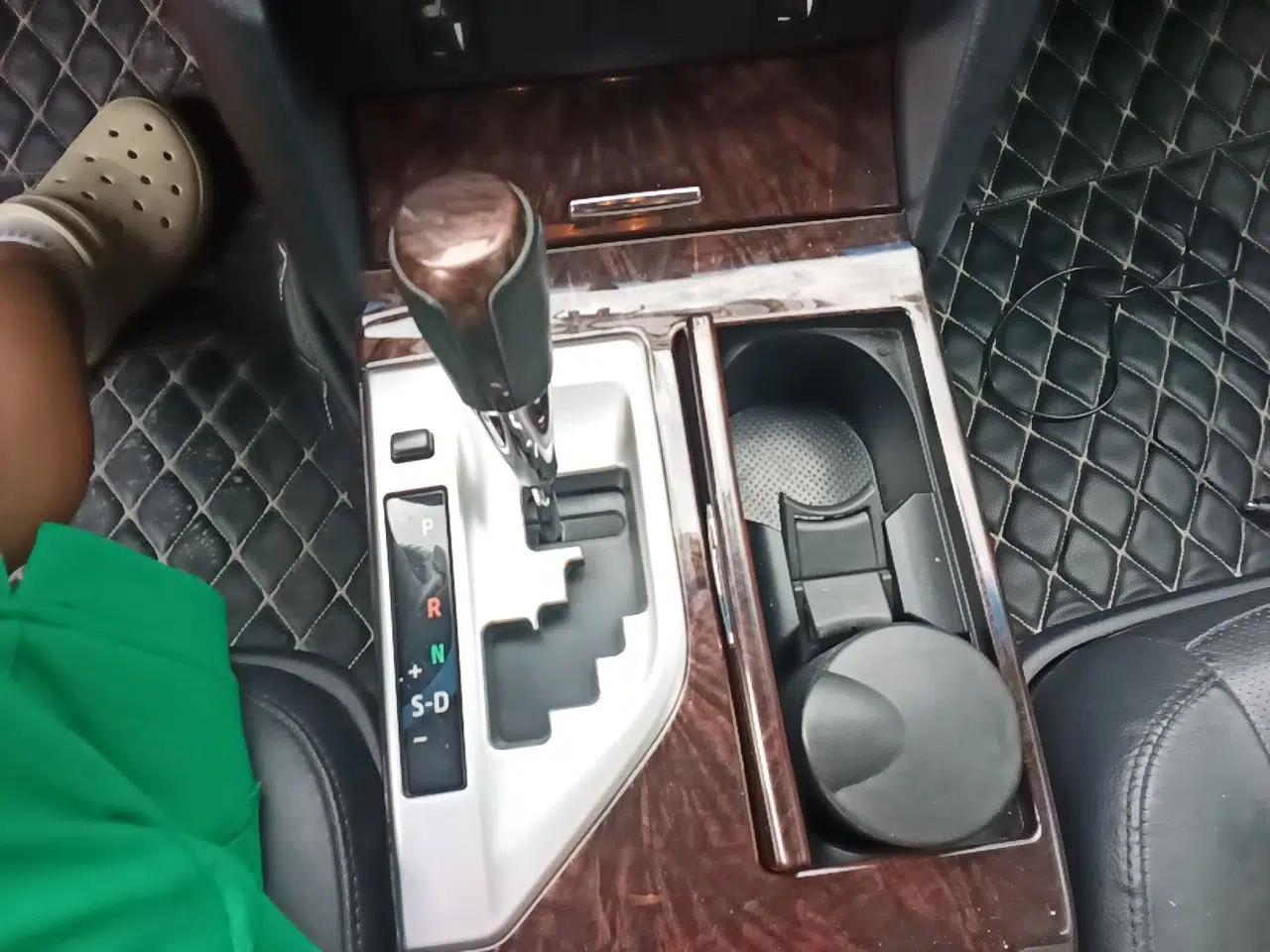 Toyota Camry 2015 2.0G Premier Edition — миниатюра 14