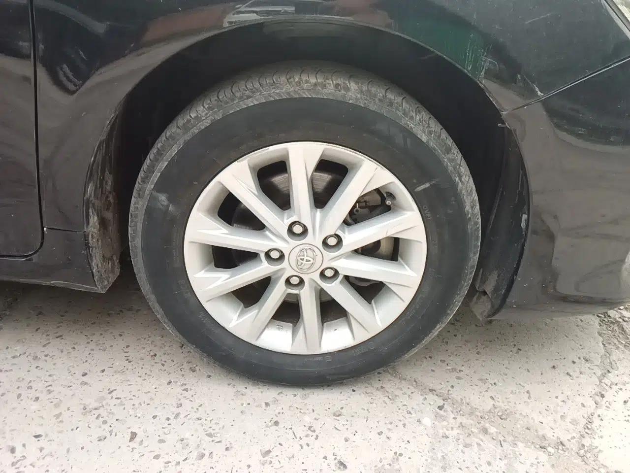 Toyota Camry 2015 2.0G Premier Edition — миниатюра 8