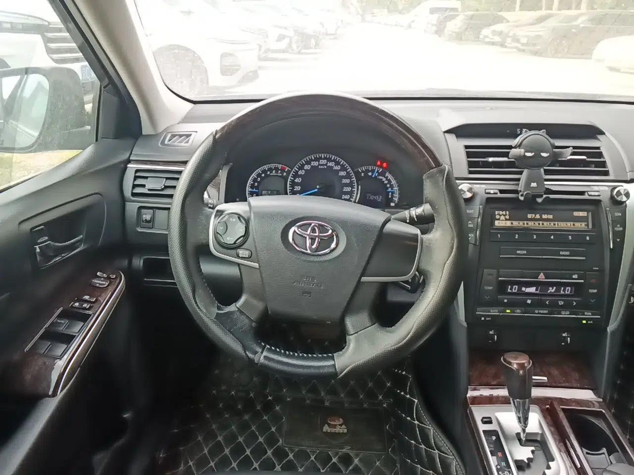 Toyota Camry 2015 2.0G Premier Edition — миниатюра 10