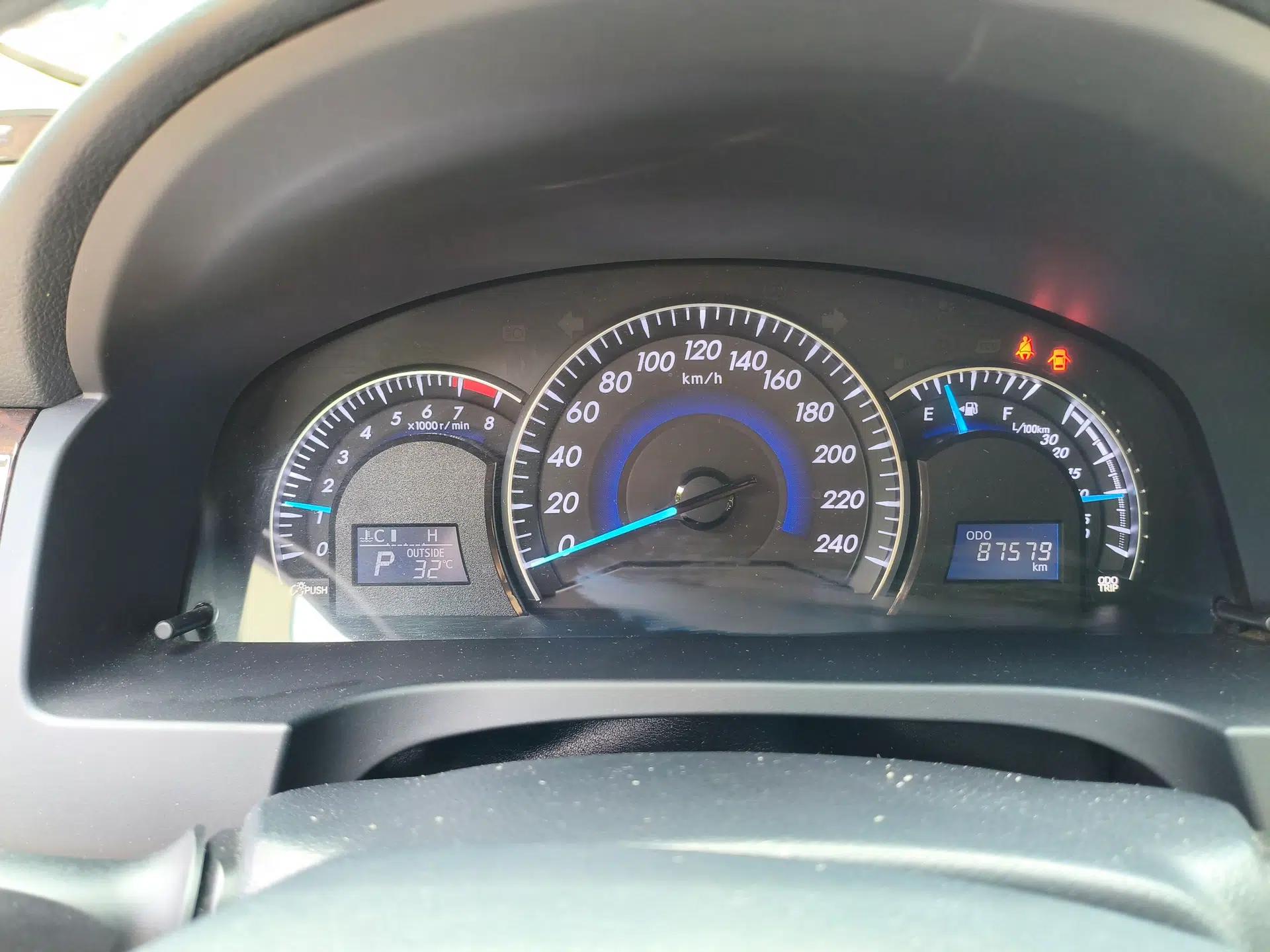 Toyota Camry 2016 2.0G 10th Anniversary Leading Edition — миниатюра 12