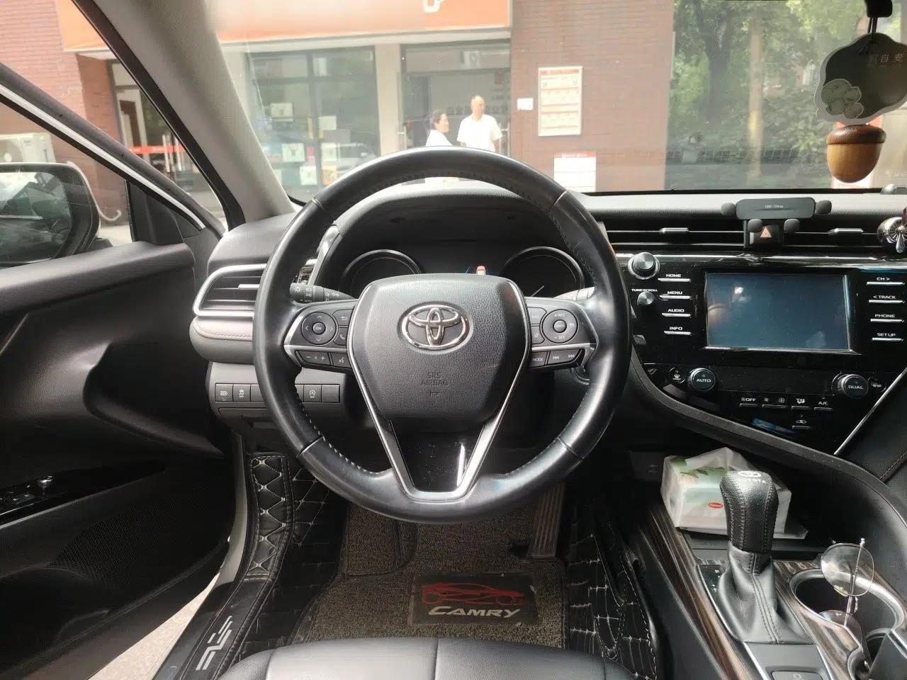 Toyota Camry 2018 2.0G Luxury Edition — миниатюра 10