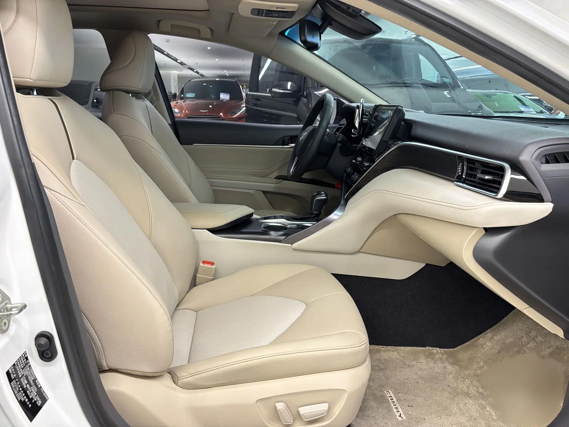 Toyota Camry 2021 2.5G Luxury Edition — миниатюра 31
