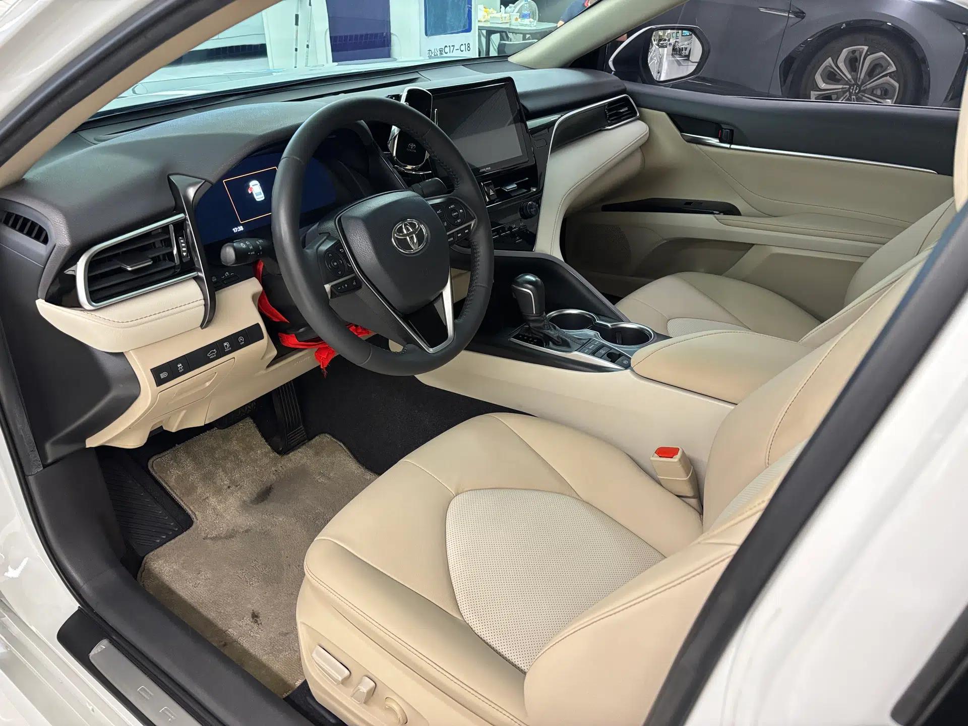 Toyota Camry 2021 2.5G Luxury Edition — миниатюра 38