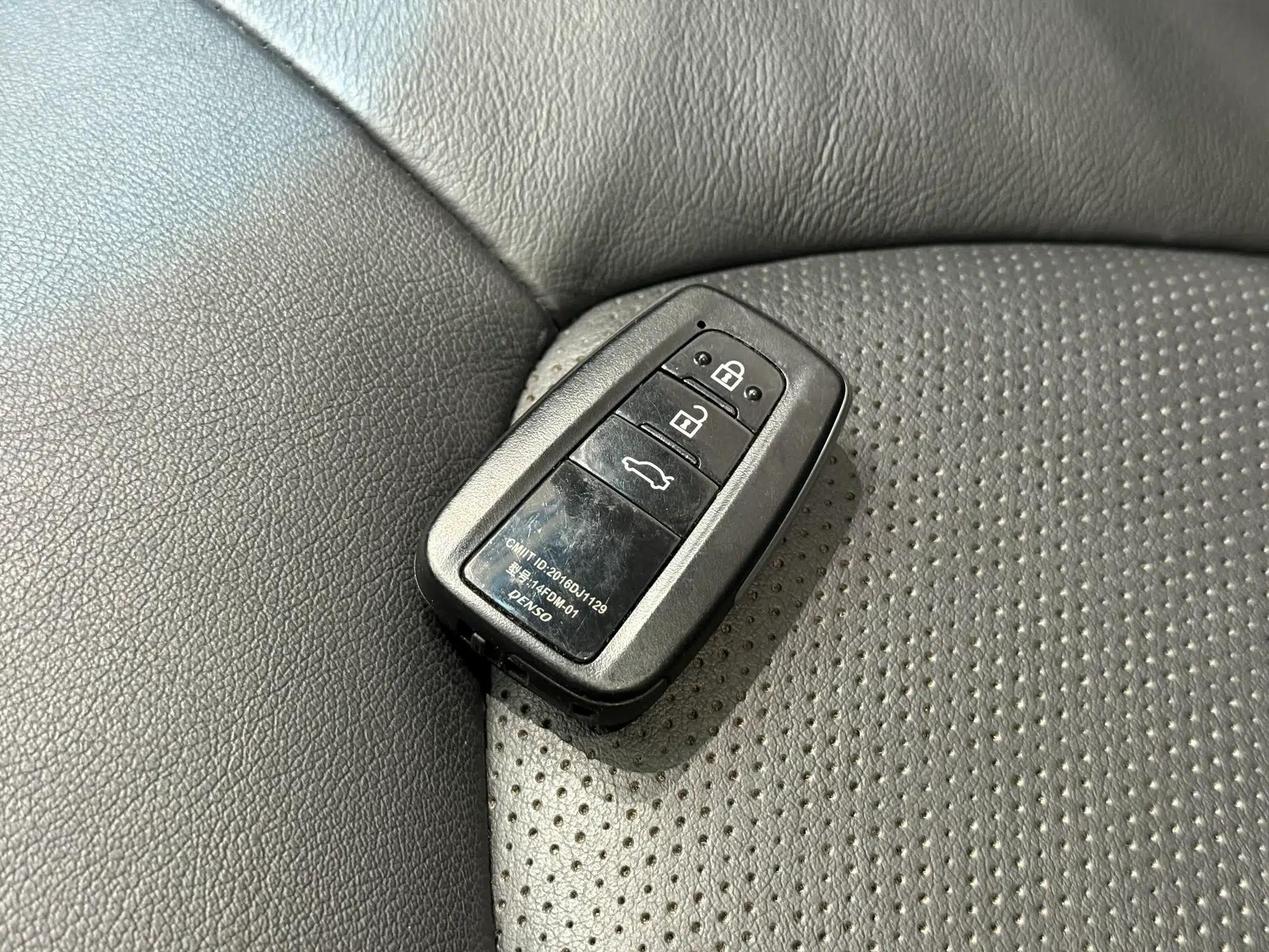 Toyota Camry 2021 Dual-Motor 2.5HS Fēngshàng Edition — миниатюра 33