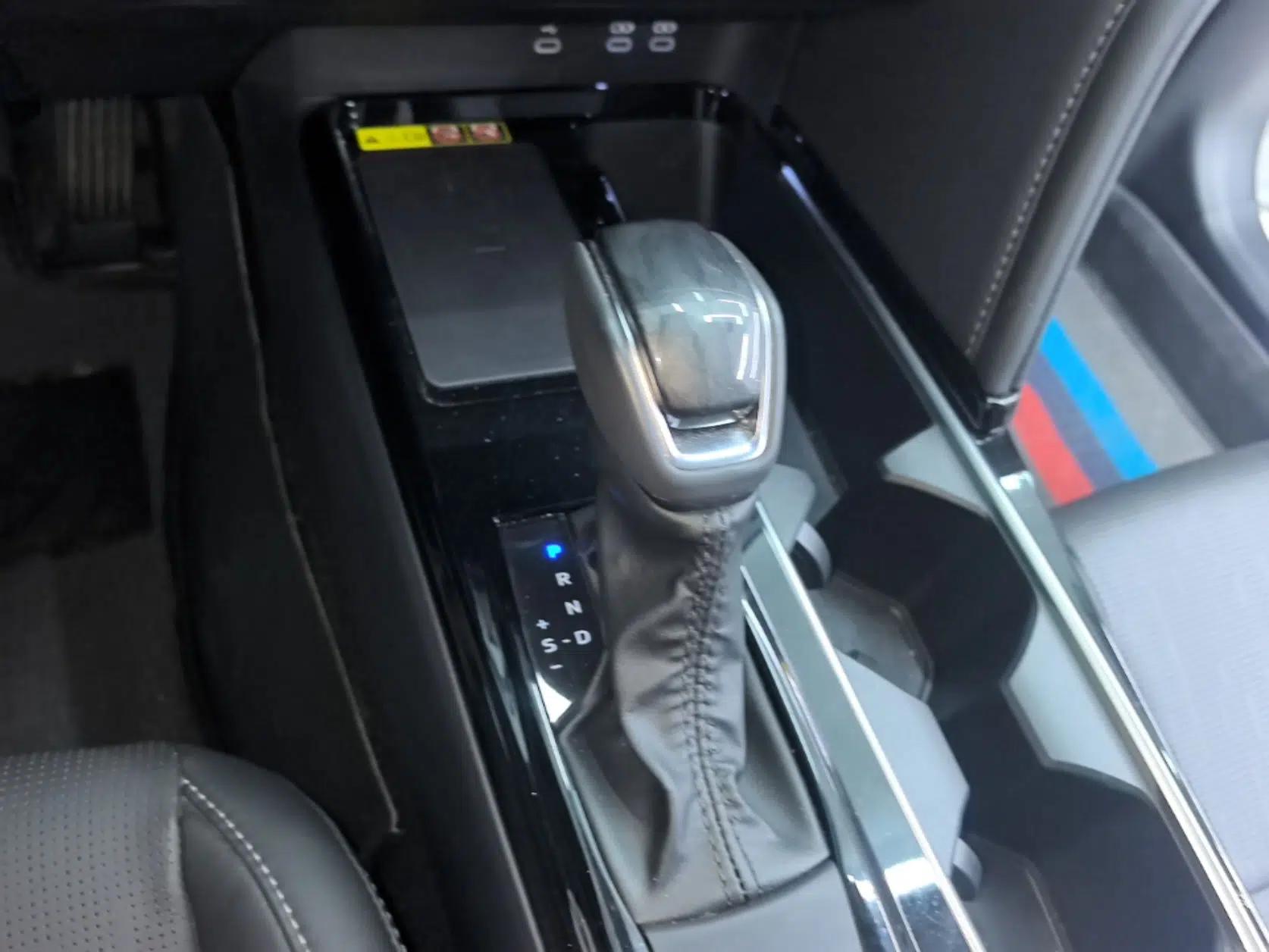 Toyota Camry 2024 Dual-Motor 2.0 HG Premium Edition — миниатюра 16
