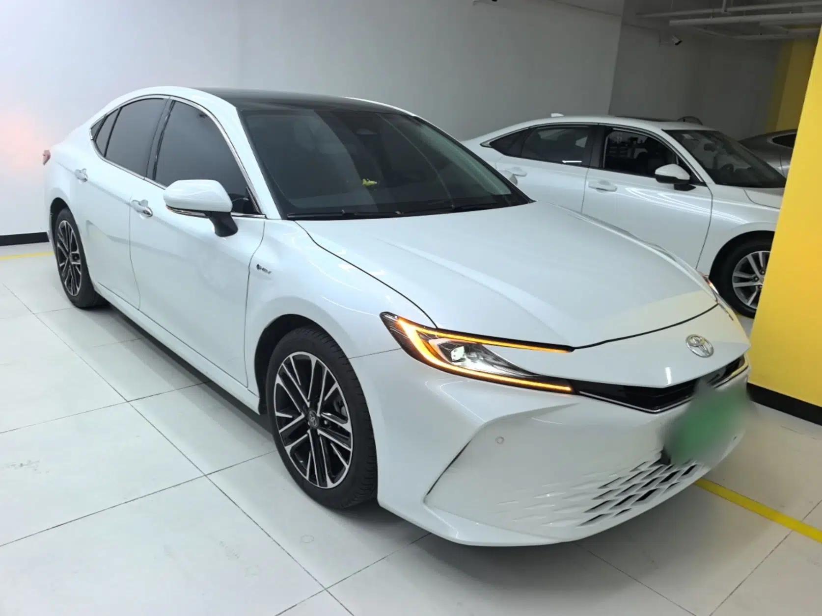 Toyota Camry 2024 Dual-Motor 2.0 HG Premium Edition — миниатюра 3