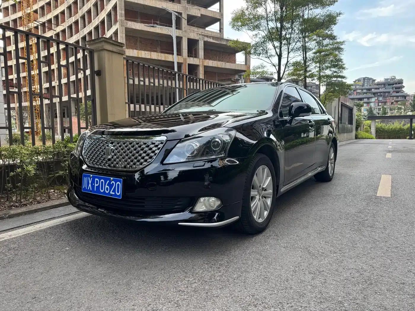 Crown 2010 2.5L Royal Leather Sunroof Navigation Edition — миниатюра 1