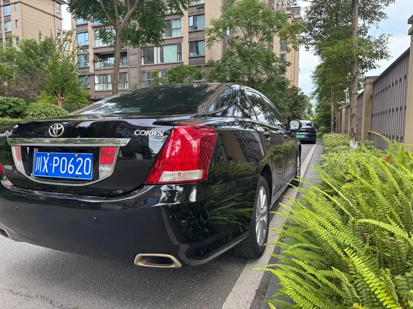 Crown 2010 2.5L Royal Leather Sunroof Navigation Edition — миниатюра 3