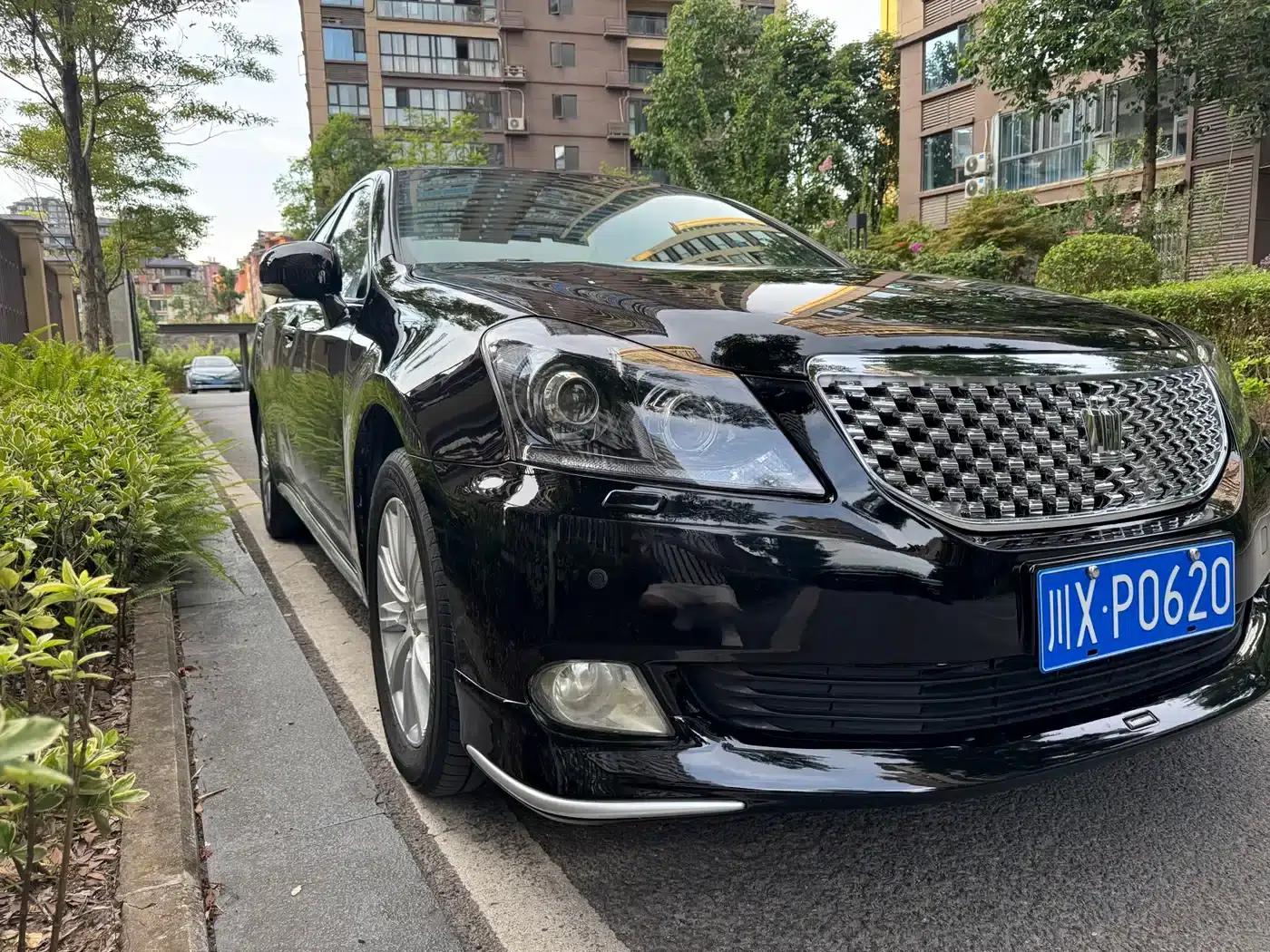 Crown 2010 2.5L Royal Leather Sunroof Navigation Edition — миниатюра 5