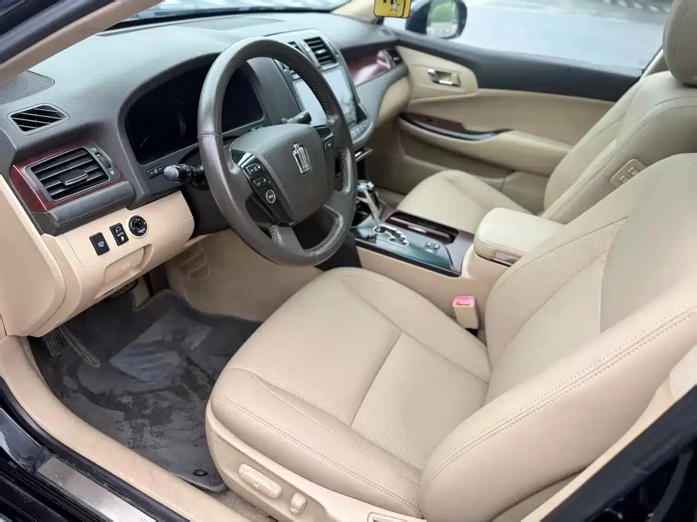 Crown 2010 2.5L Royal Leather Sunroof Navigation Edition — миниатюра 7