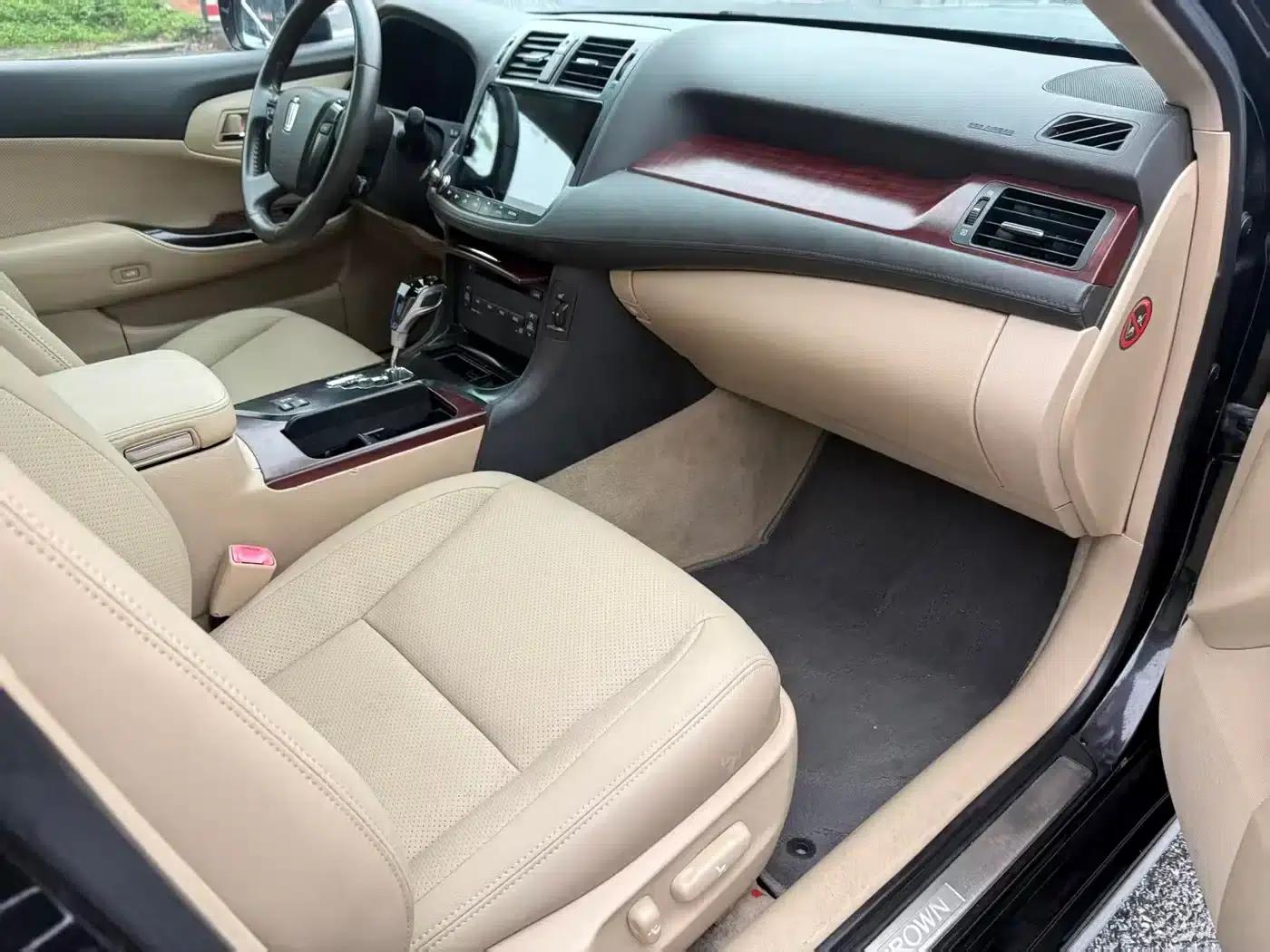 Crown 2010 2.5L Royal Leather Sunroof Navigation Edition — миниатюра 8