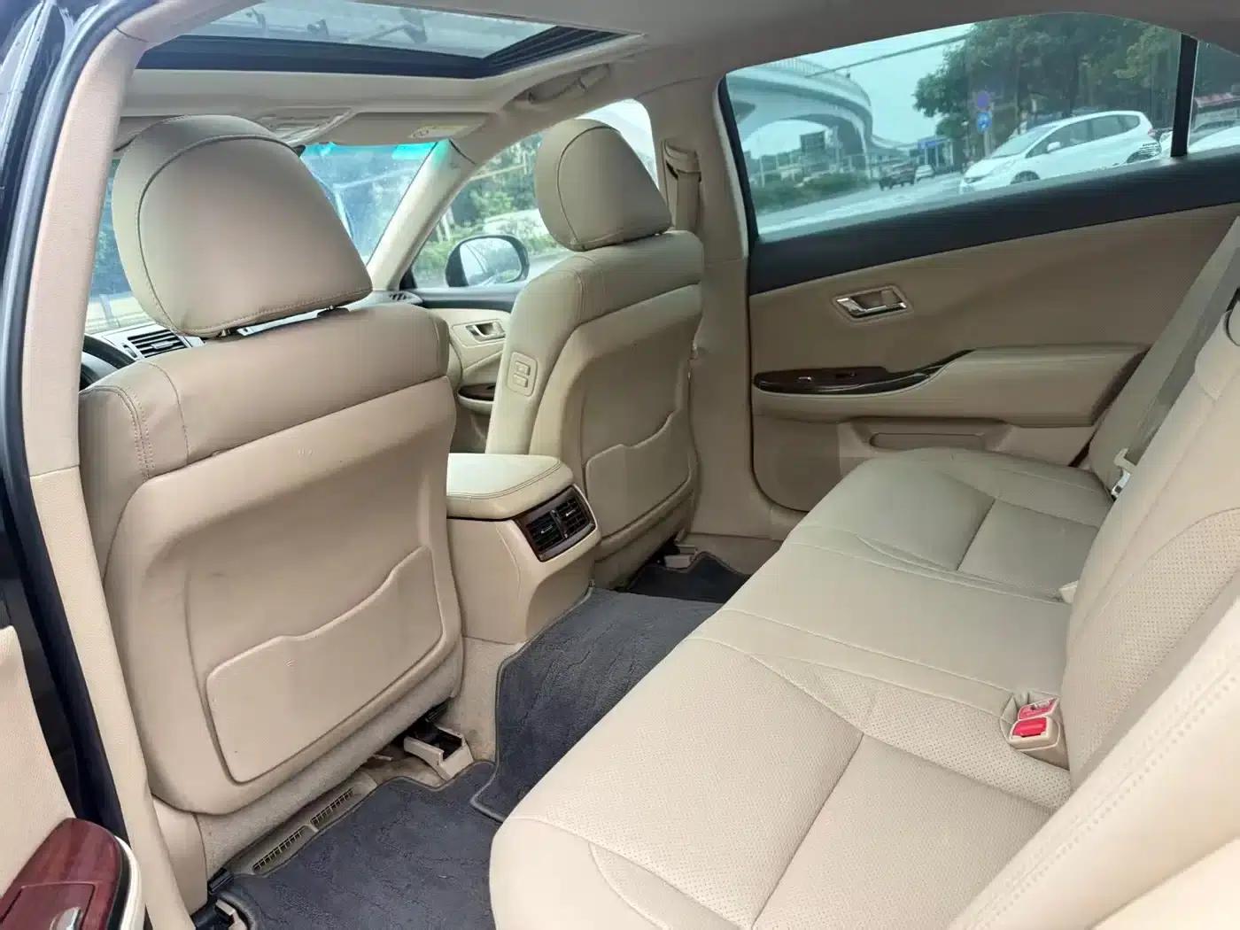 Crown 2010 2.5L Royal Leather Sunroof Navigation Edition — миниатюра 9