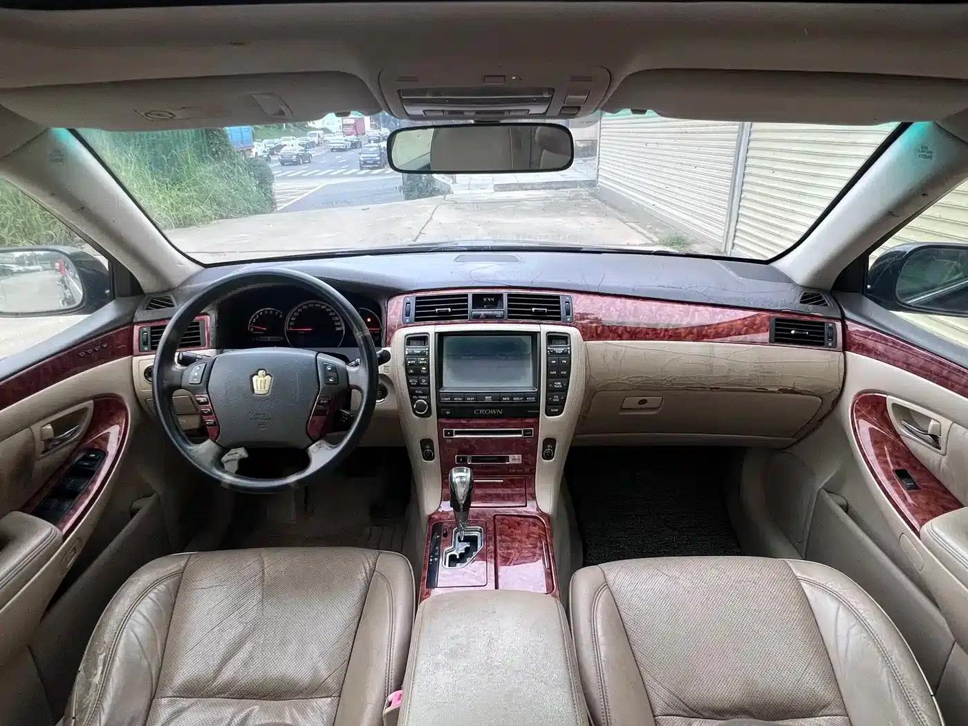 Crown 2005 3.0L Royal Saloon — миниатюра 13