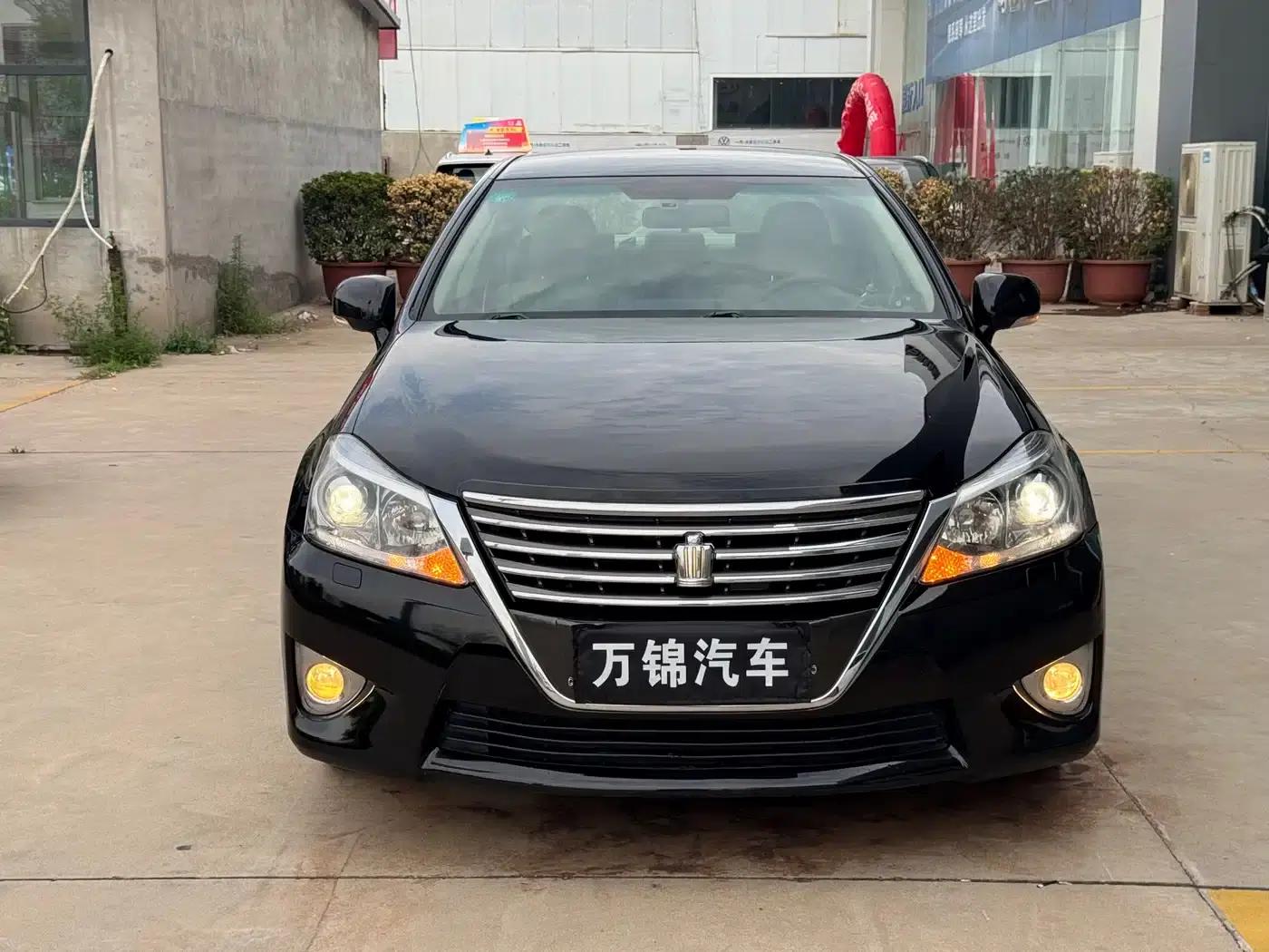 Crown 2012 2.5L Royal — миниатюра 2