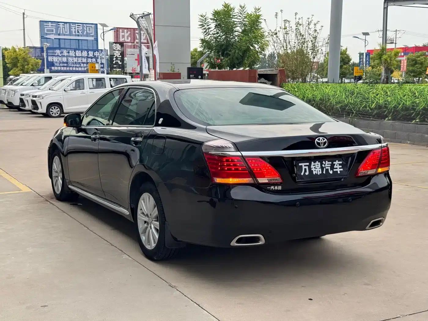 Crown 2012 2.5L Royal — миниатюра 4