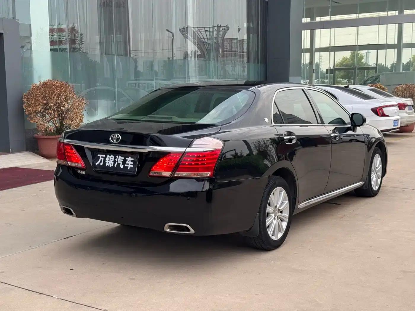 Crown 2012 2.5L Royal — миниатюра 6