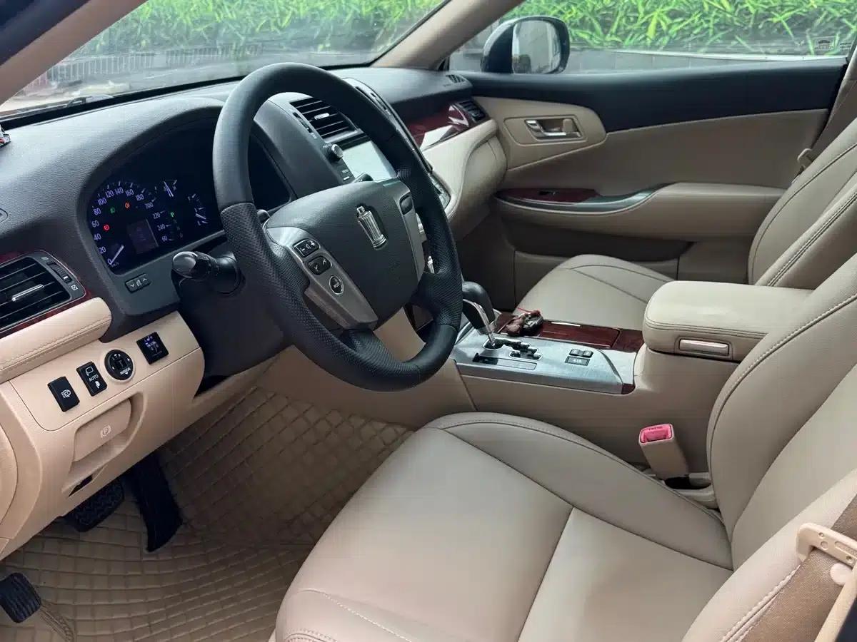 Crown 2012 2.5L Royal — миниатюра 9