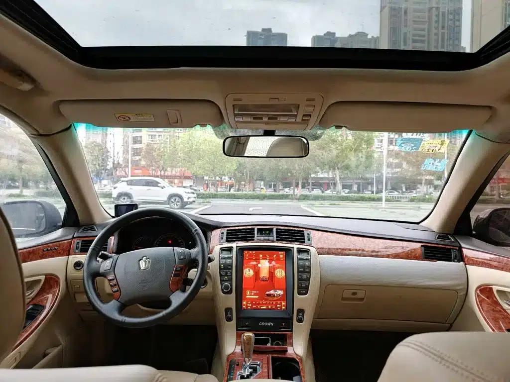 Crown 2005 3.0L Royal — миниатюра 6
