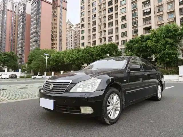 Crown 2005 3.0L Royal