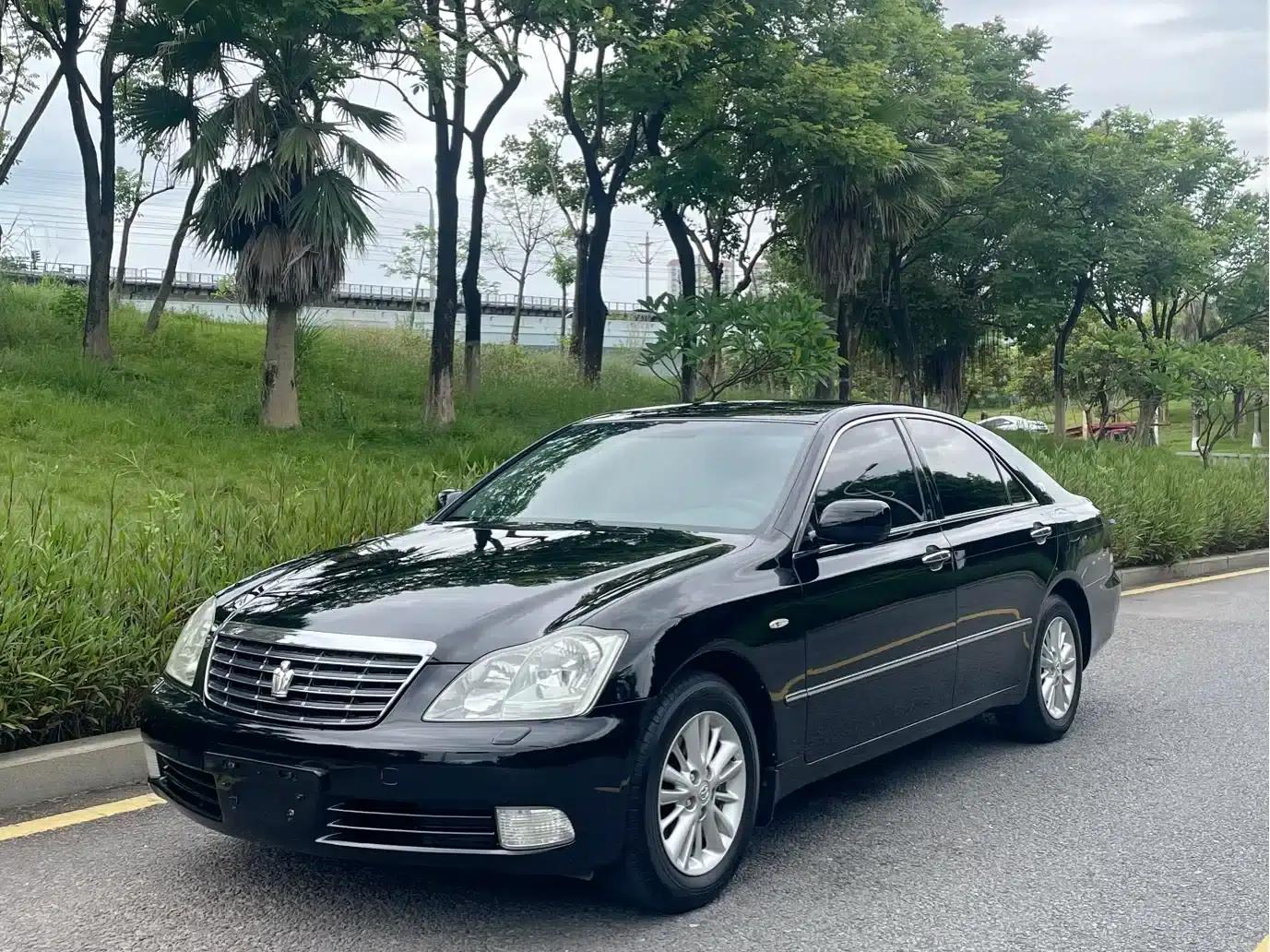Crown 2005 2.5L Royal — миниатюра 1