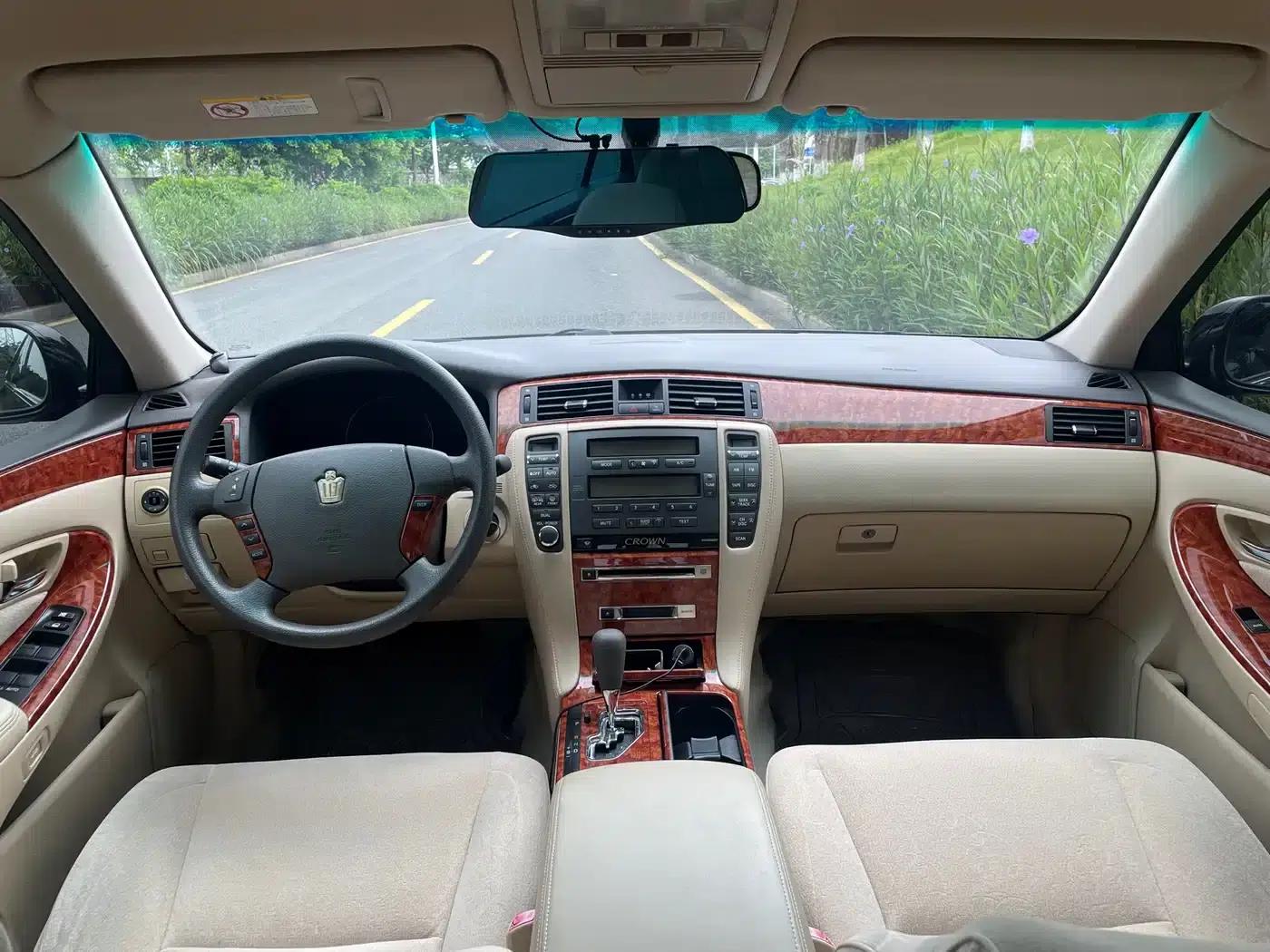 Crown 2005 2.5L Royal — миниатюра 9