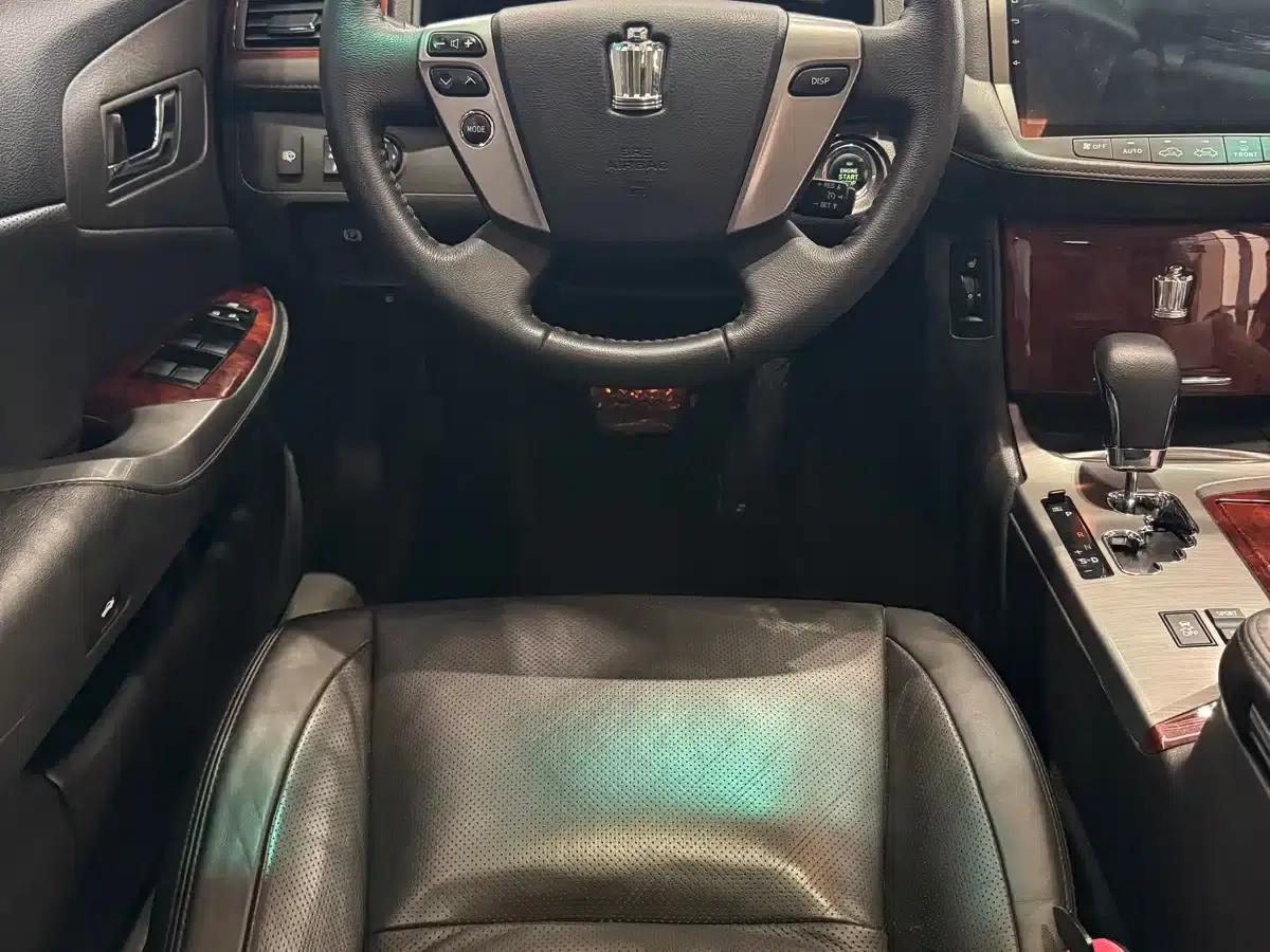 Crown 2012 2.5L Royal Leather Edition — миниатюра 12