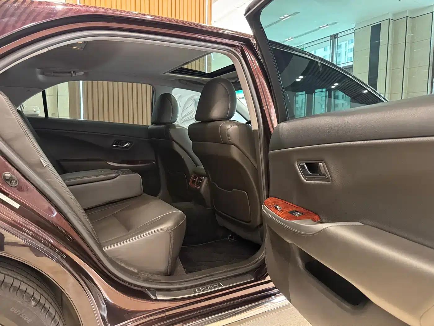 Crown 2012 2.5L Royal Leather Edition — миниатюра 18
