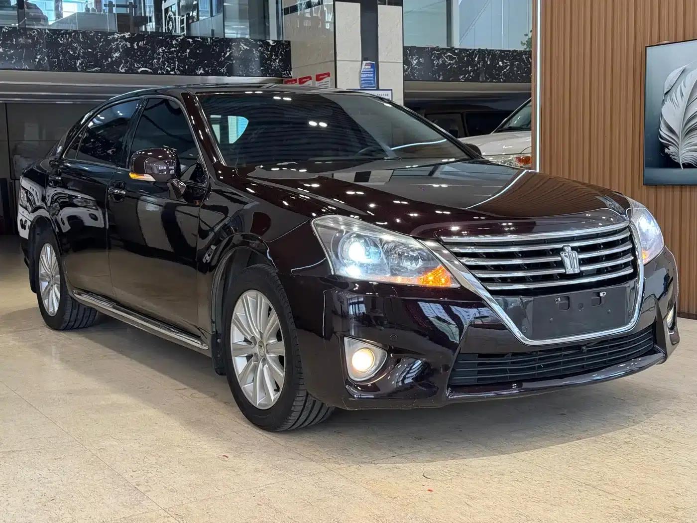 Crown 2012 2.5L Royal Leather Edition — миниатюра 3