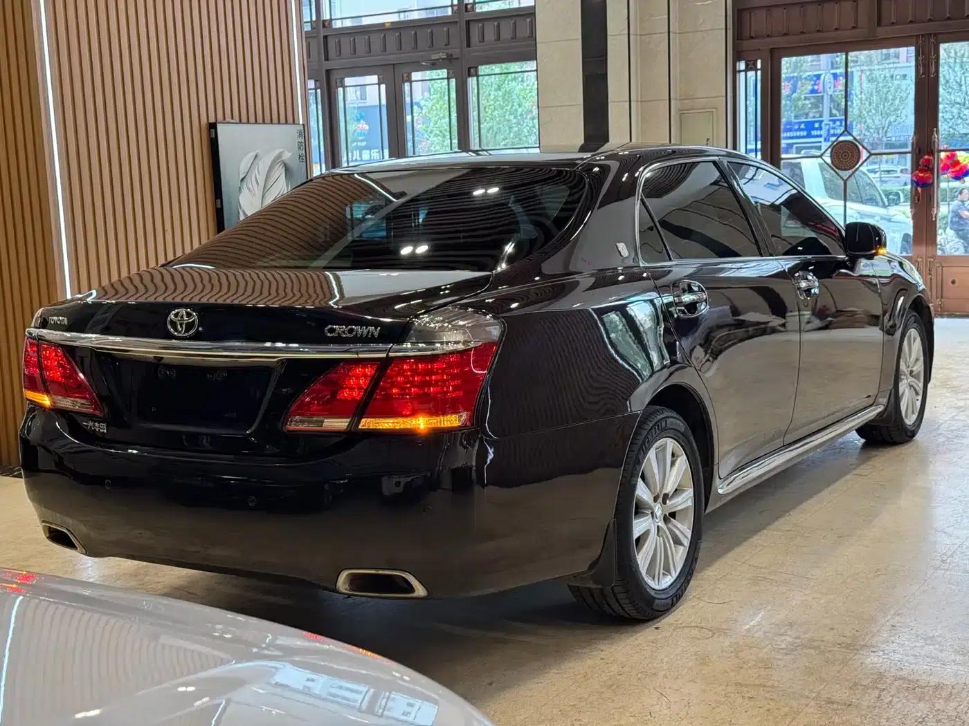 Crown 2012 2.5L Royal Leather Edition — миниатюра 4