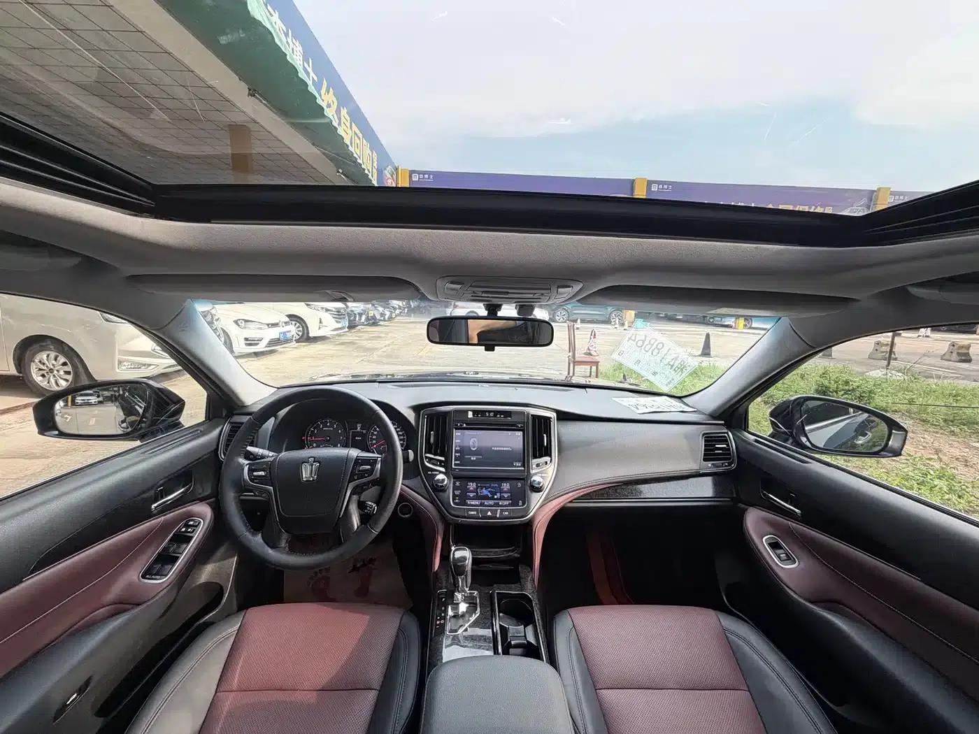 Crown 2018 2.0T Sport Edition — миниатюра 4