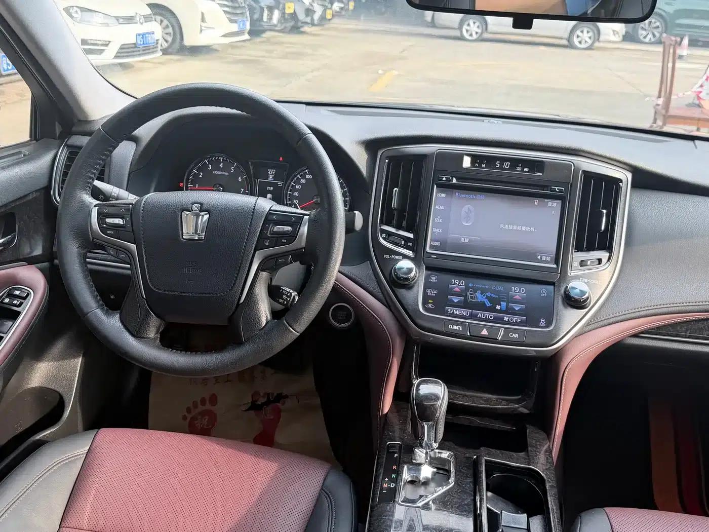Crown 2018 2.0T Sport Edition — миниатюра 5