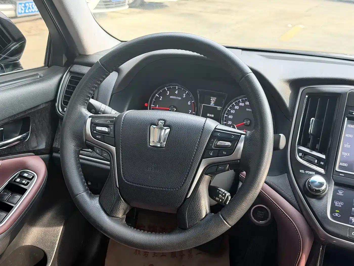 Crown 2018 2.0T Sport Edition — миниатюра 6