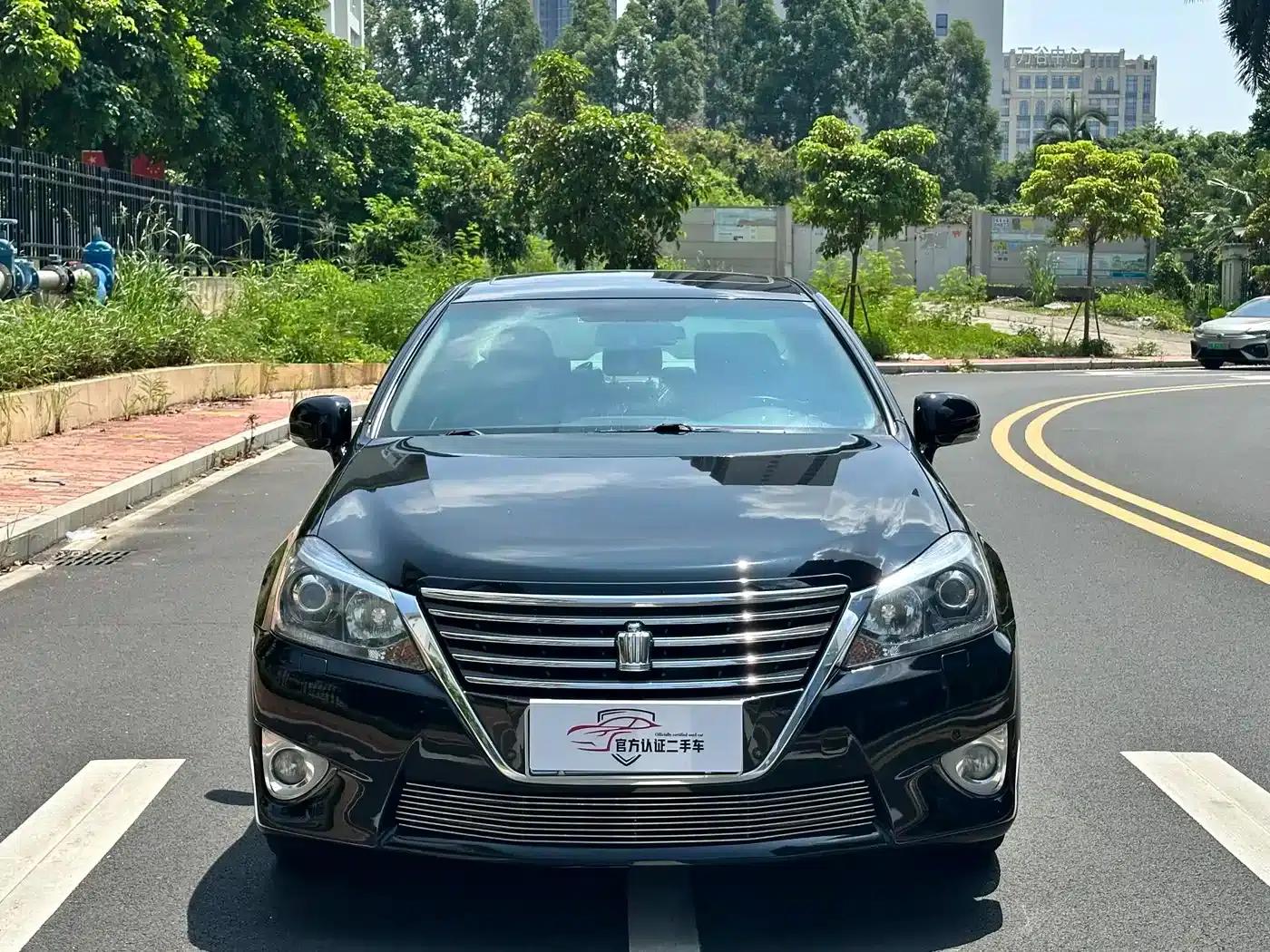 Crown 2012 2.5L Royal Leather Edition — миниатюра 2